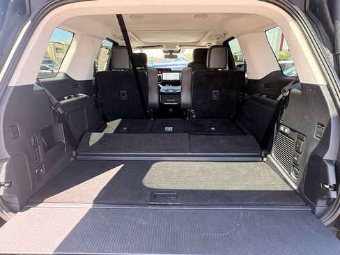 Used 2025 Ford Expedition Platinum AWD/4WD image 12