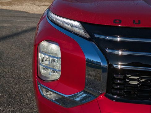 New 2025 Mitsubishi Outlander SE image 10