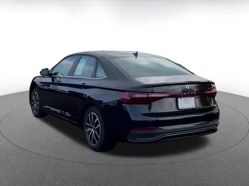 Used 2025 Volkswagen Jetta SE image 16