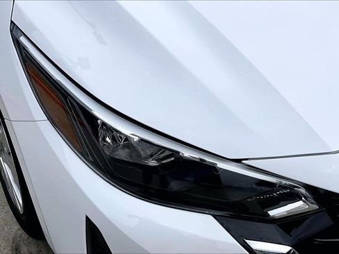 Certified 2025 Nissan Sentra S FWD image 26