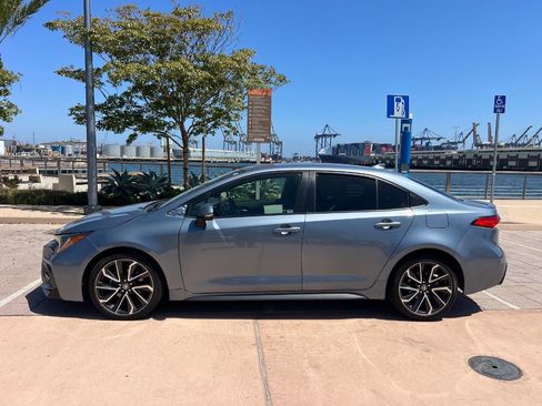 Used 2020 Toyota Corolla SE FWD image 2