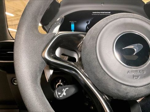 Used 2023 McLaren Artura image 23