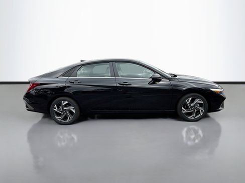 New 2026 Hyundai Elantra Limited image 2