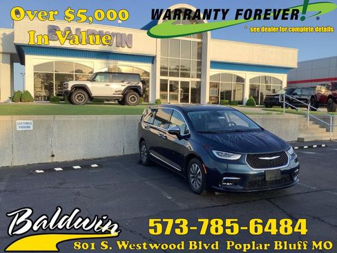 Used 2023 Chrysler Pacifica Limited FWD image 1