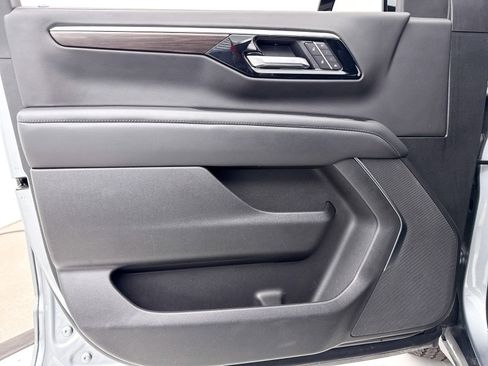 Used 2025 Chevrolet Suburban Z71 image 45