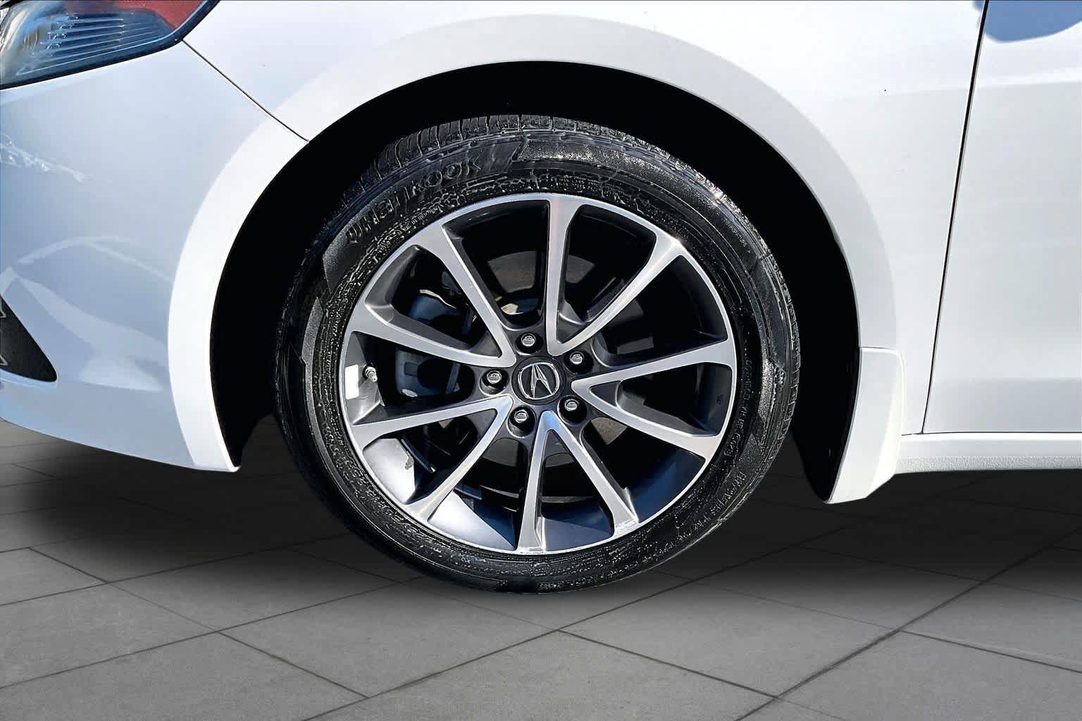 Used 2016 Acura TLX w/ Technology Package FWD image 19