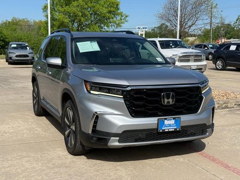 Used 2024 Honda Pilot Touring image 8