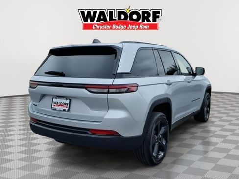 New 2025 Jeep Grand Cherokee 4WD image 3