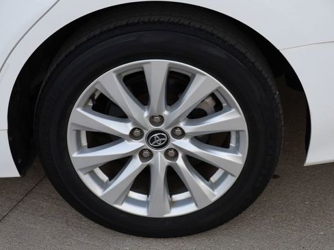 Used 2020 Toyota Camry LE image 32