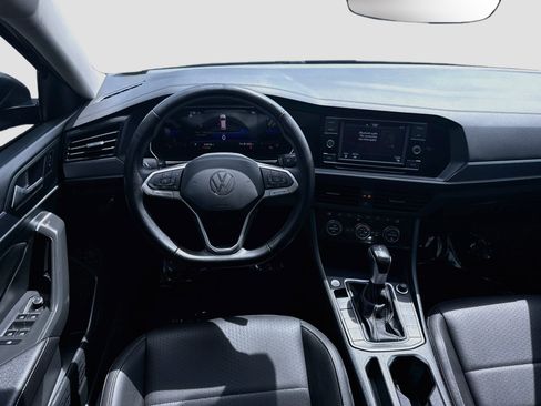 Used 2023 Volkswagen Jetta SE w/ Panoramic Sunroof Package FWD image 20