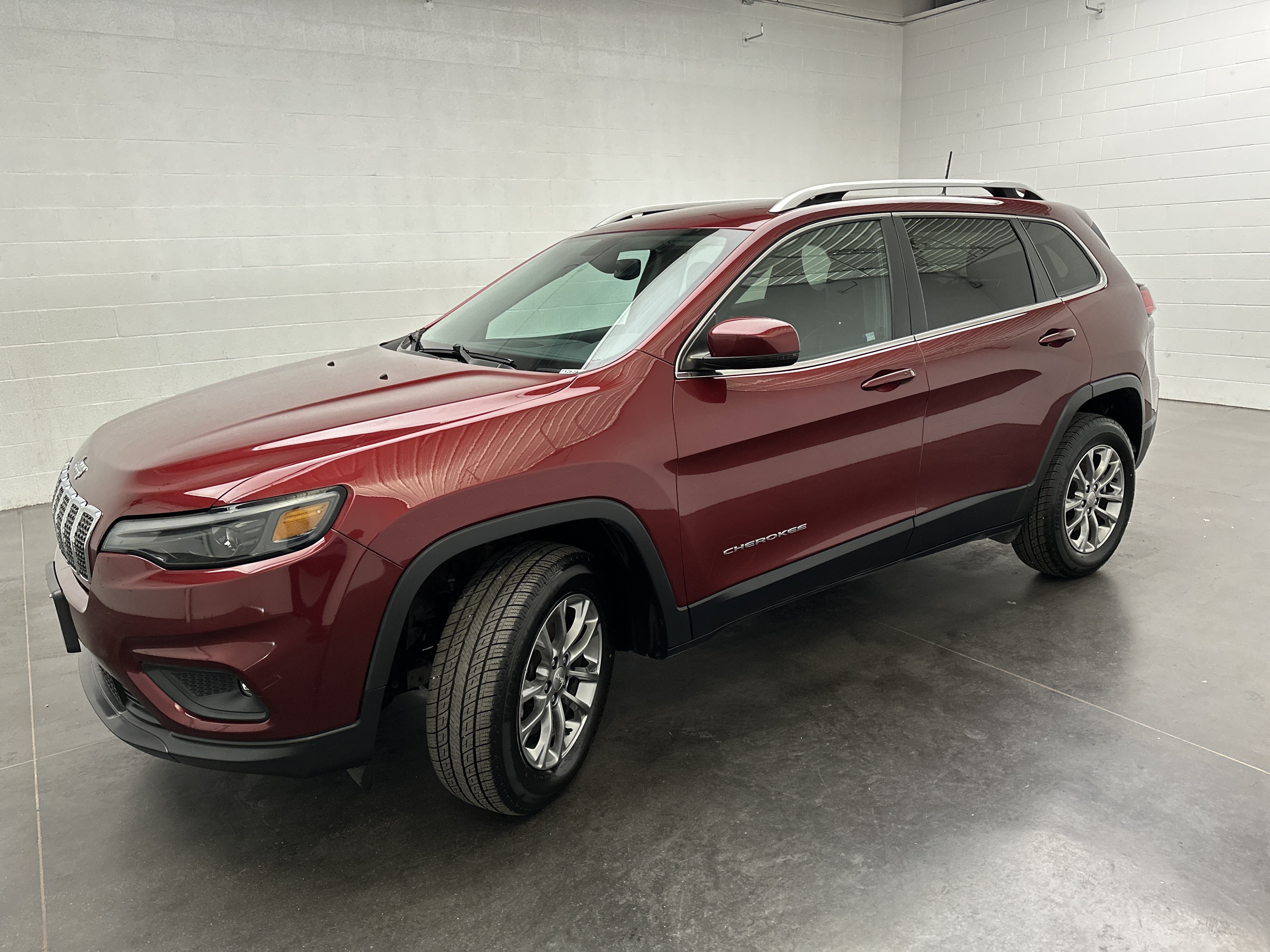 Used 2020 Jeep Cherokee Latitude Plus w/ Comfort/Convenience Group AWD/4WD image 4
