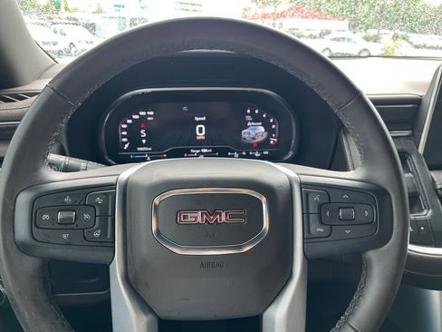 Used 2023 GMC Yukon SLT w/ SLT Luxury Package RWD image 14