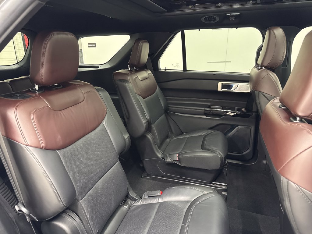 Used 2023 Ford Explorer Platinum AWD/4WD image 30