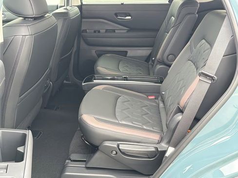New 2026 Nissan Pathfinder Platinum FWD image 21
