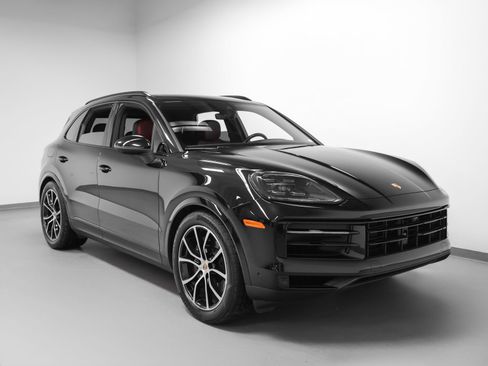 Certified 2024 Porsche Cayenne AWD/4WD image 10