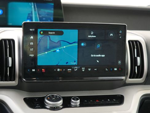 Used 2025 Ford Expedition Active image 22