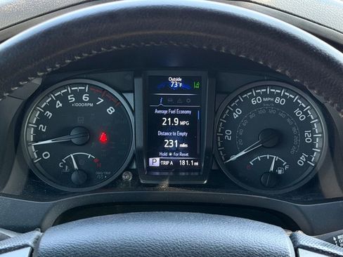 Used 2022 Toyota Tacoma TRD Off-Road image 20