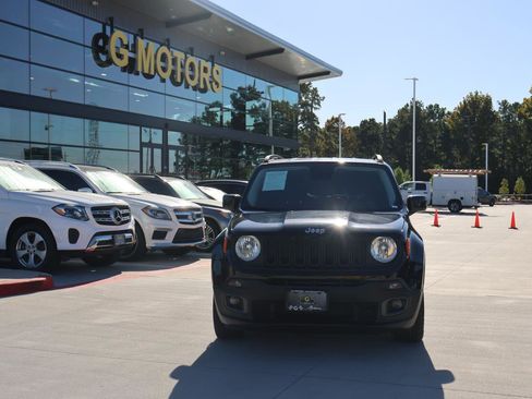 Used 2017 Jeep Renegade Latitude w/ Popular Equipment Group image 42
