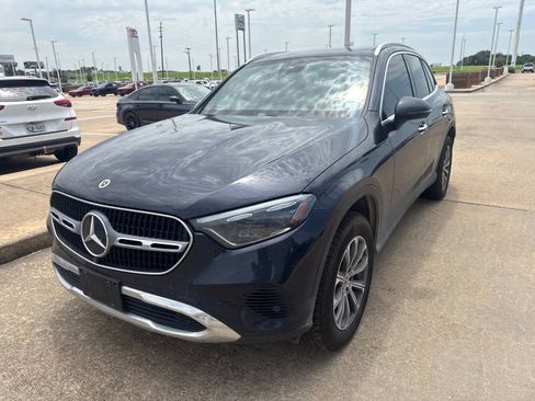 Used 2023 Mercedes-Benz GLC 300 image 3