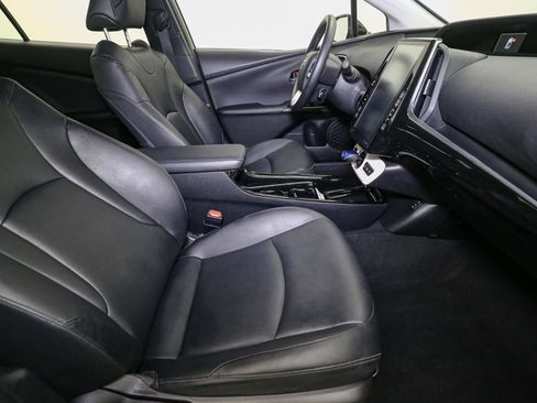 Used 2017 Toyota Prius Prime Premium image 17