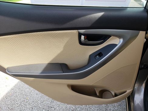 Used 2013 Hyundai Elantra GLS w/ Preferred Pkg FWD image 11