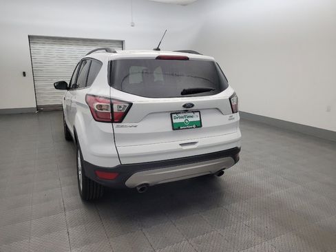 Used 2018 Ford Escape SE FWD image 6