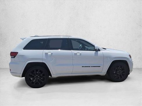 Used 2022 Jeep Grand Cherokee Laredo X RWD image 4