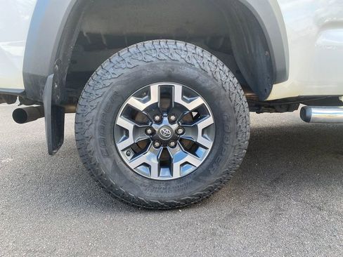 Used 2017 Toyota Tacoma TRD Off-Road image 29