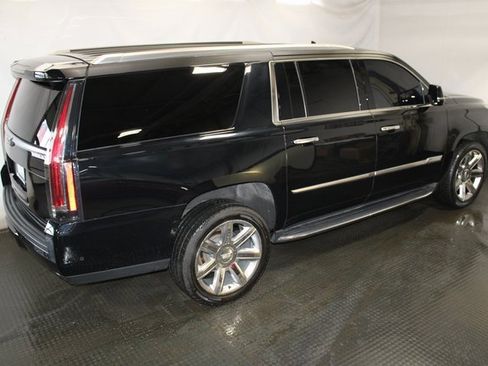 Used 2019 Cadillac Escalade ESV Premium Luxury image 5