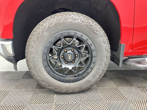 Used 2022 Chevrolet Silverado 1500 LT w/ Z71 Off-Road Package AWD/4WD image 11