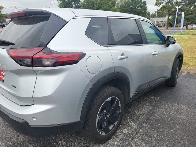 Used 2025 Nissan Rogue SV AWD/4WD image 3