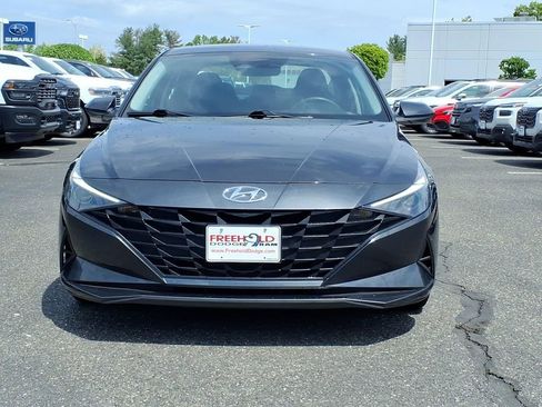 Used 2021 Hyundai Elantra SE FWD image 2
