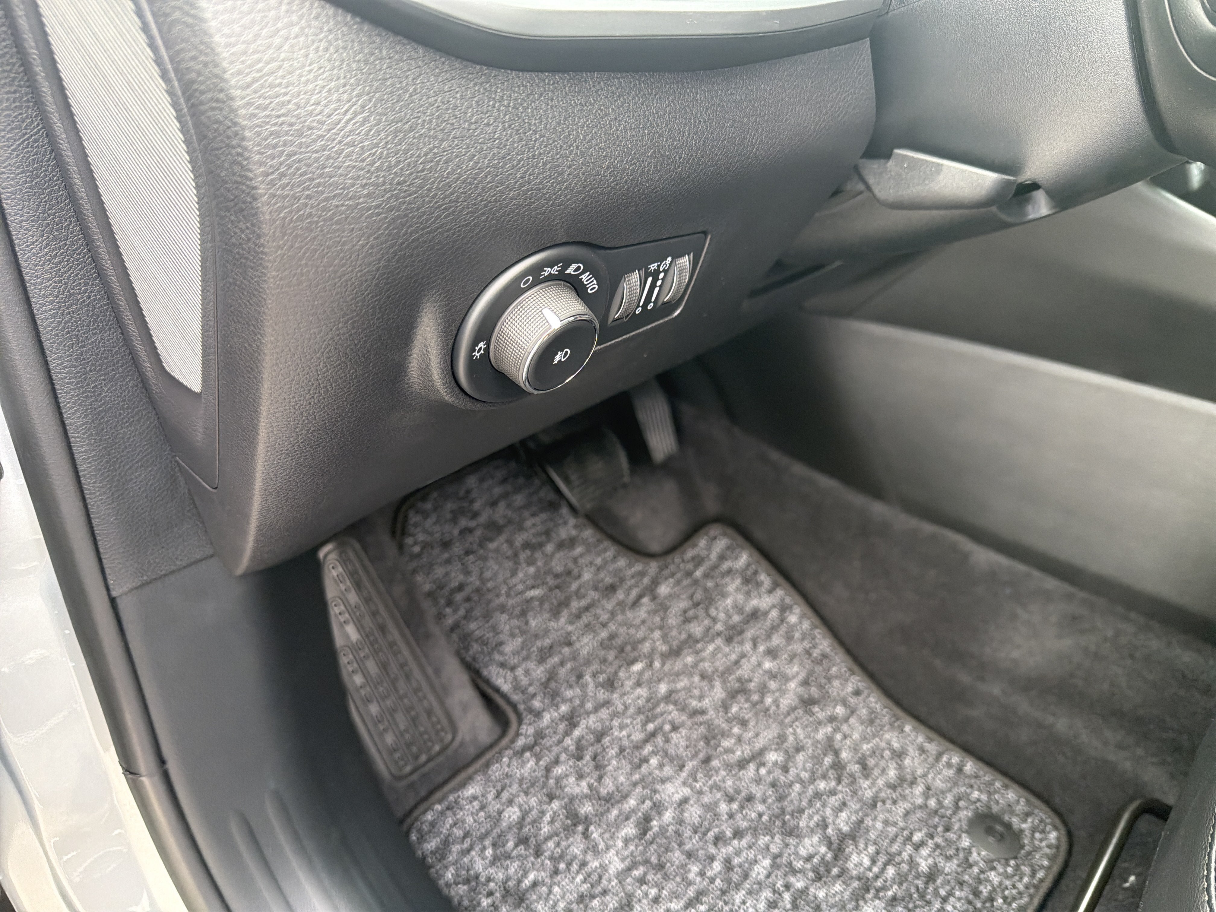 New 2026 Jeep Compass Latitude AWD/4WD image 31