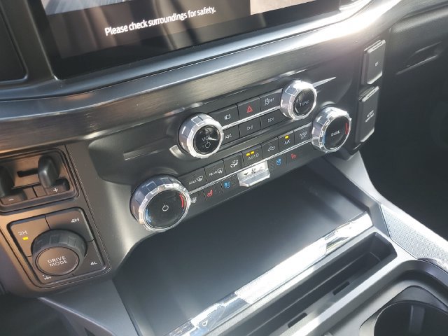 Used 2025 Ford F250 Lariat w/ Black Appearance Package AWD/4WD image 22