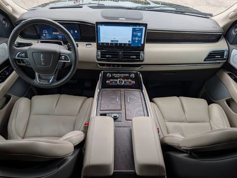 Used 2024 Lincoln Navigator L Reserve AWD/4WD image 17