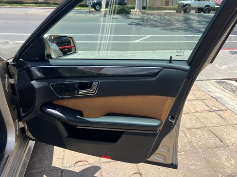 Used 2010 Mercedes-Benz E 350 Sedan image 34