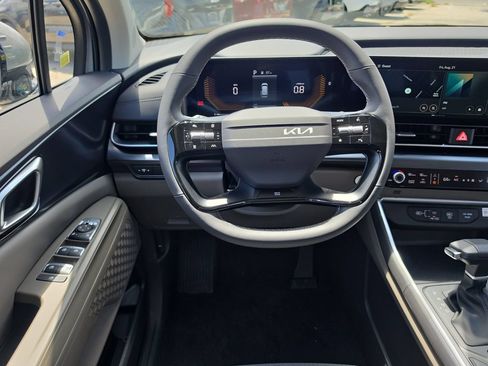 New 2027 Kia Carnival LX FWD image 13