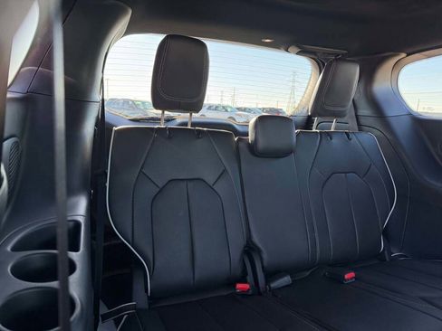 New 2026 Chrysler Pacifica Limited image 38