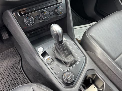 Used 2021 Volkswagen Tiguan SE AWD/4WD image 12