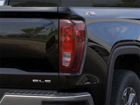 New 2026 GMC Sierra 1500 SLE image 11