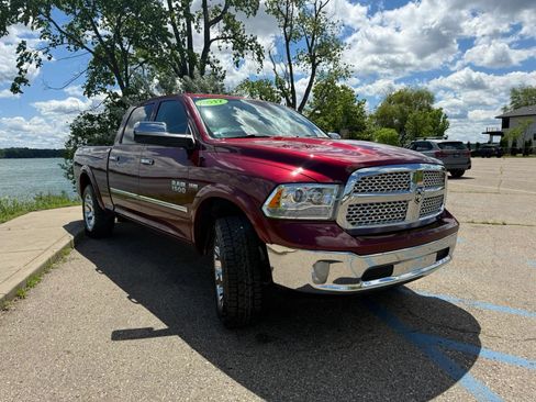 Used 2017 RAM 1500 Laramie AWD/4WD image 3