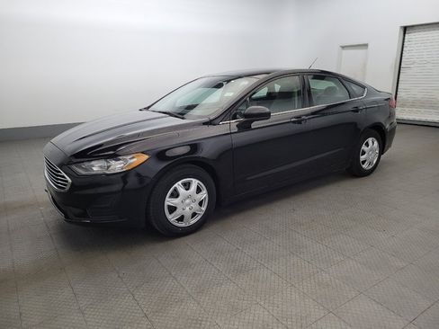 Used 2019 Ford Fusion S image 2