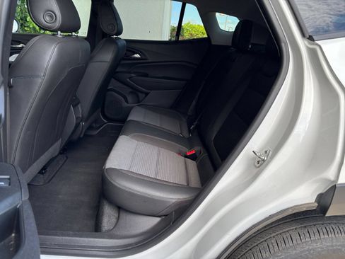 Used 2025 Chevrolet Trax LT FWD image 67