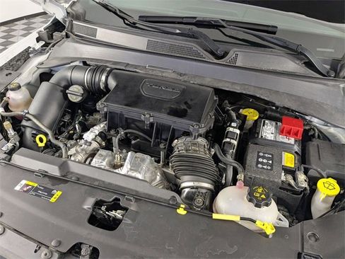 Used 2024 Jeep Compass Latitude image 33