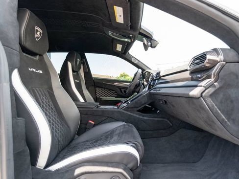 Used 2024 Lamborghini Urus Performante AWD/4WD image 27