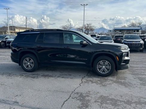 Used 2025 Chevrolet Traverse LT w/ Driver Confidence Package image 5