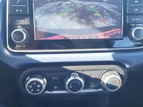 Used 2023 Nissan Versa SV image 2