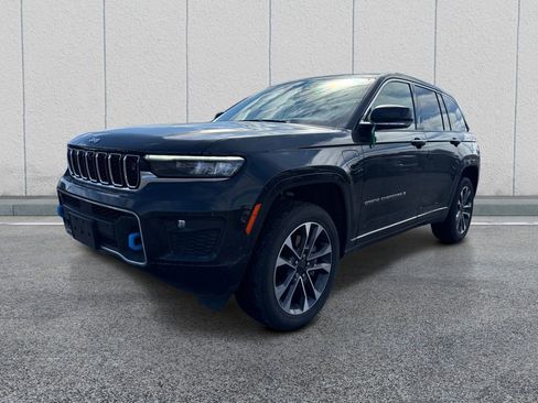 Used 2022 Jeep Grand Cherokee Overland w/ Advanced Protech Group III AWD/4WD image 3