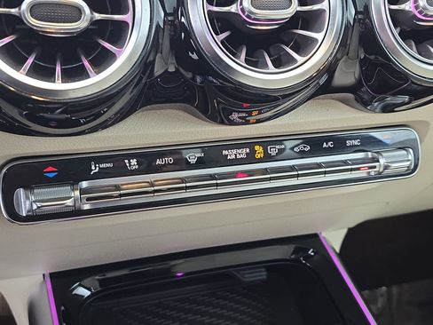 Certified 2021 Mercedes-Benz GLB 250 GLB 250 image 22