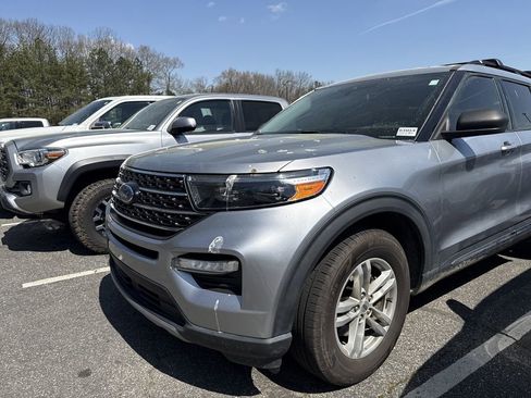 Used 2021 Ford Explorer XLT w/ Equipment Group 202A image 7